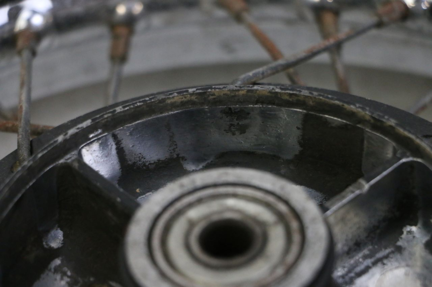 photo de JANTE ARRIÈRE ET PNEU YAMAHA PW 80 (1983 - 2014) - Autre angle de vue