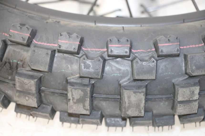 photo de JANTE ARRIÈRE ET PNEU APOLLO RFZ 125 - Autre angle de vue