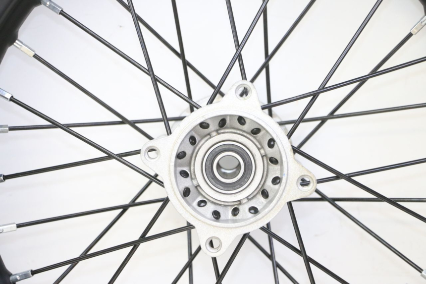 photo de JANTE ARRIÈRE ET PNEU APOLLO RFZ 125 - Marquages et références