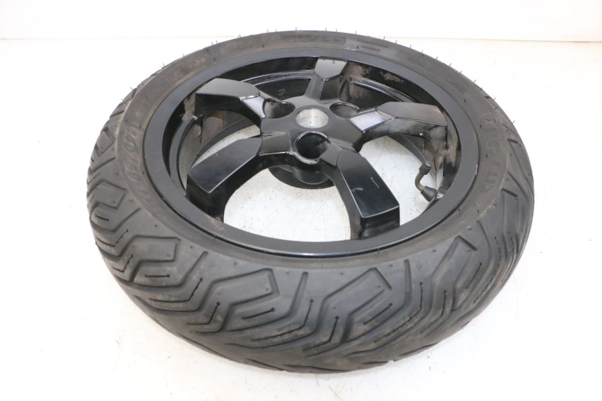 photo de JANTE ARRIÈRE ET PNEU PEUGEOT SATELIS 125 (2013 - 2018) - État de surface