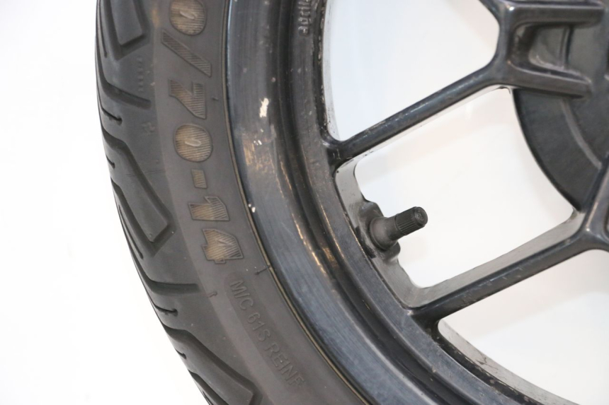 photo de JANTE ARRIÈRE ET PNEU APRILIA SR MOTARD 50 (2012 - 2018) - Points de fixation