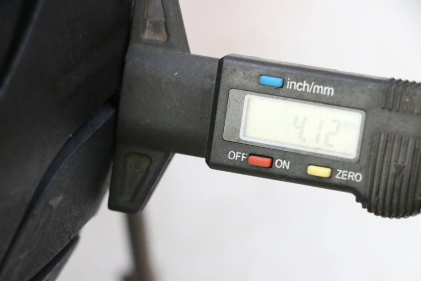 photo de JANTE ARRIÈRE ET PNEU SUZUKI GSX F GSXF 650 (2007 - 2015) - Vue rapprochée