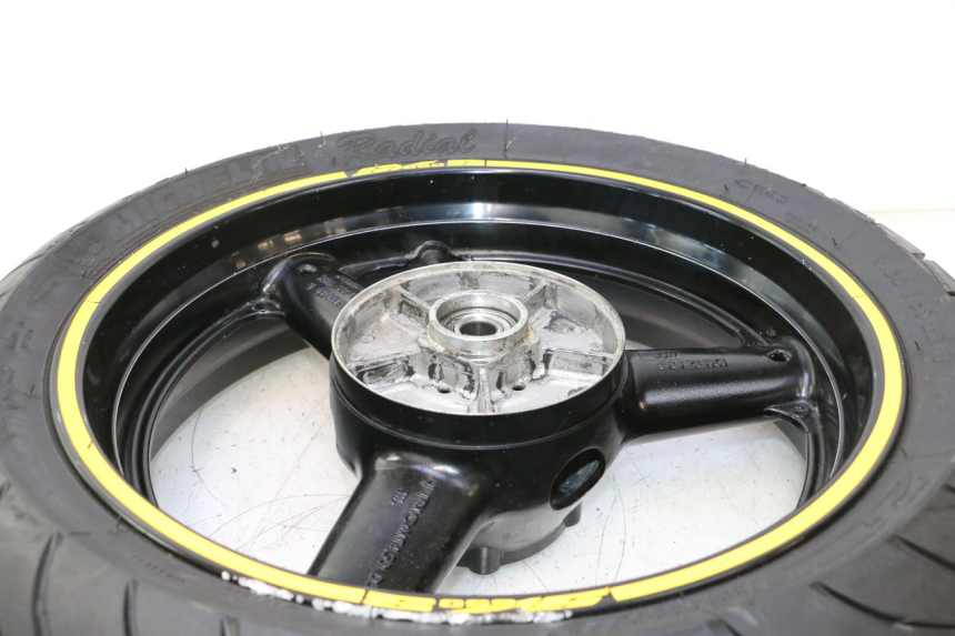 photo de JANTE ARRIÈRE ET PNEU SUZUKI SV S 650 (2003 - 2009) - Zoom état d’usage