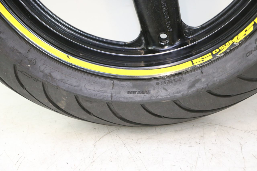 photo de JANTE ARRIÈRE ET PNEU SUZUKI SV S 650 (2003 - 2009) - État de surface