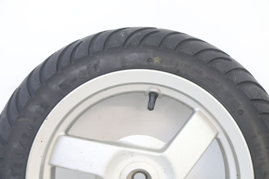 photo de JANTE ARRIÈRE ET PNEU PEUGEOT VIVACITY NEW 2T 50 (2008 - 2017) - Zoom état d’usage