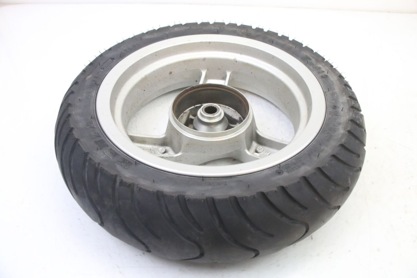 photo de JANTE ARRIÈRE ET PNEU PEUGEOT VIVACITY NEW 2T 50 (2008 - 2017) - Points de fixation