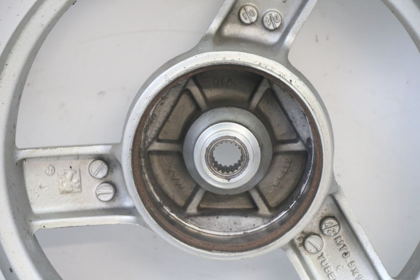 photo de JANTE ARRIÈRE ET PNEU PEUGEOT VIVACITY NEW 2T 50 (2008 - 2017) - Marquages et références