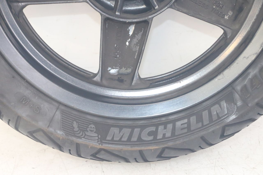 photo de JANTE ARRIÈRE ET PNEU YAMAHA X-MAX XMAX 125 (2010 - 2013) - Détails caractéristiques