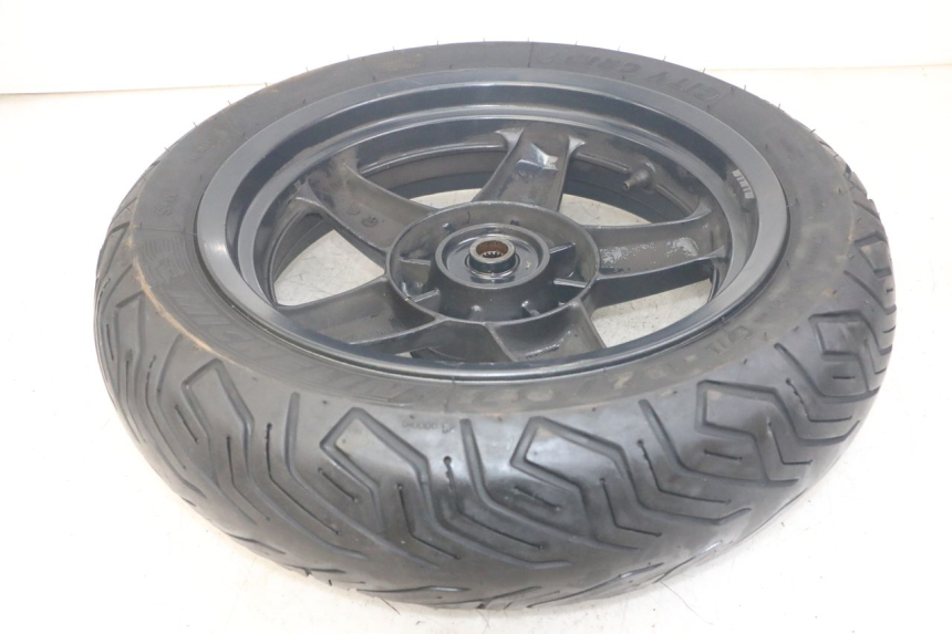 photo de JANTE ARRIÈRE ET PNEU YAMAHA X-MAX XMAX 125 (2010 - 2013) - Points de fixation