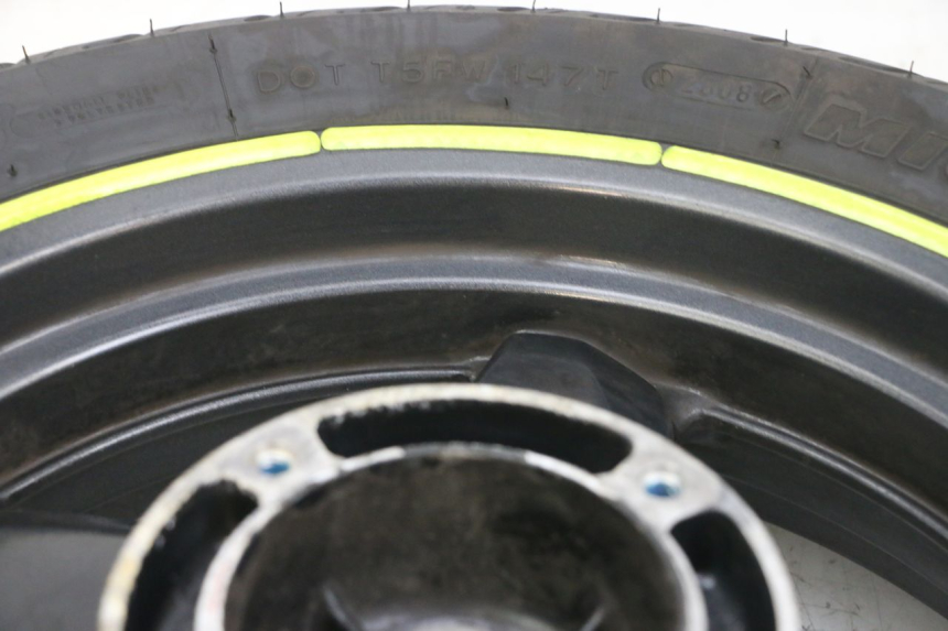 photo de JANTE ARRIÈRE ET PNEU YAMAHA XMAX X-MAX 125 (2006 - 2009) - Points de fixation