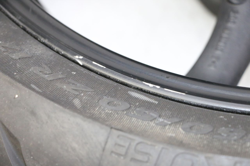 photo de JANTE ARRIÈRE ET PNEU YAMAHA XJ6 ABS 600 (2008 - 2016) - Points de fixation