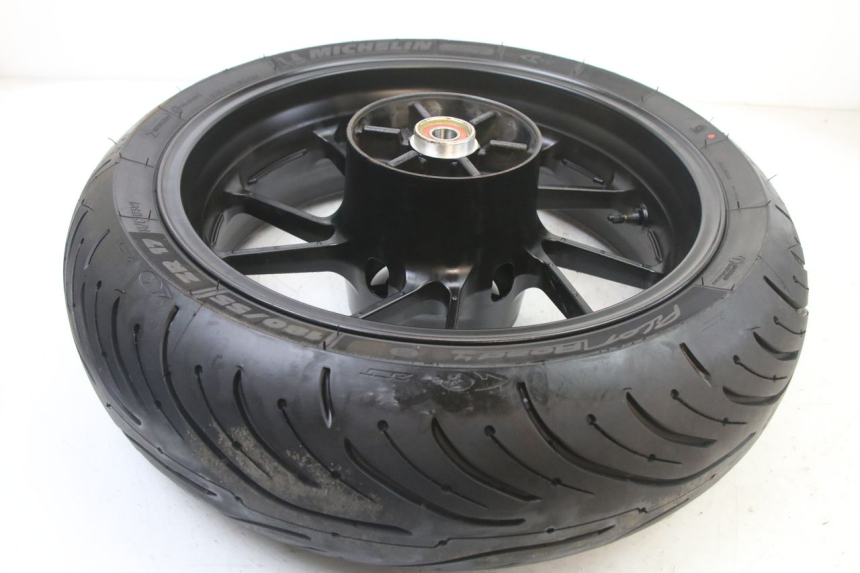 photo de JANTE ARRIÈRE ET PNEU YAMAHA TRACER 7 700 (2020 - 2024) - Détail de la pièce