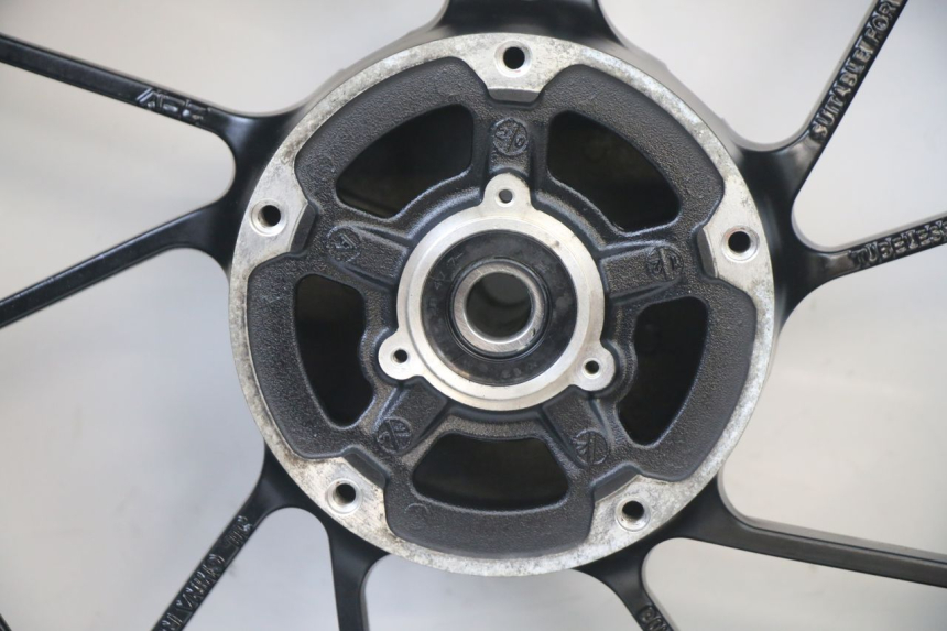 photo de JANTE ARRIÈRE ET PNEU YAMAHA TRACER 7 700 (2020 - 2024) - Marquages et références