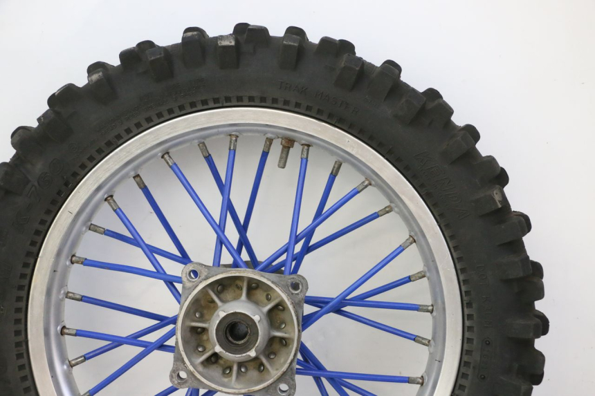 photo de JANTE ARRIÈRE ET PNEU YAMAHA YZ 85 (2002 - 2018) - Détails caractéristiques