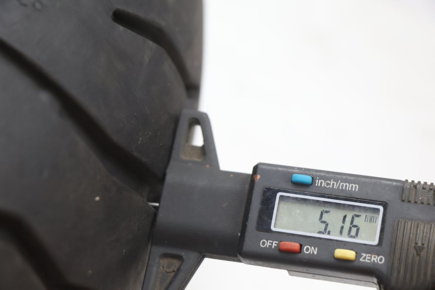 photo de JANTE ARRIÈRE ET PNEU YAMAHA YZF R GENESIS 750 (1993 - 1998) - Focus structure