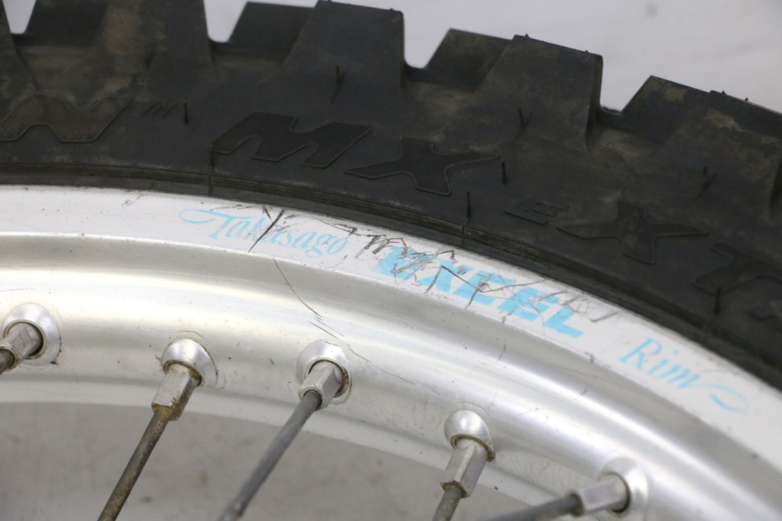 photo de JANTE ARRIÈRE ET PNEU YAMAHA YZF YZ-F 450 (2014 - 2016) - Vue rapprochée