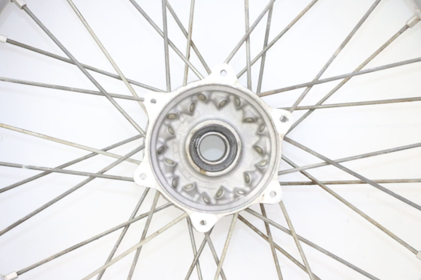 photo de JANTE ARRIÈRE ET PNEU YAMAHA YZF YZ-F 450 (2014 - 2016) - Points de fixation