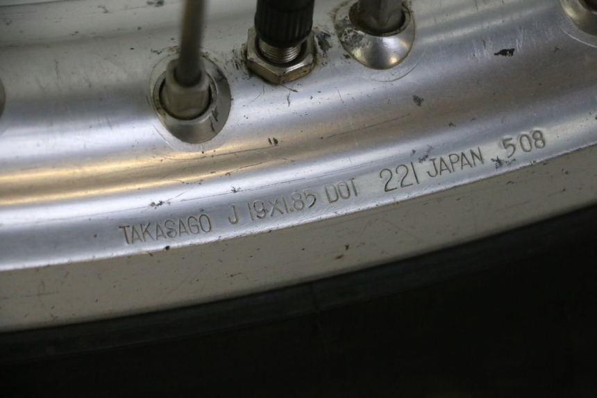 photo de JANTE ARRIÈRE ET PNEU YAMAHA YZF YZ-F 450 (2014 - 2016) - Gros plan technique