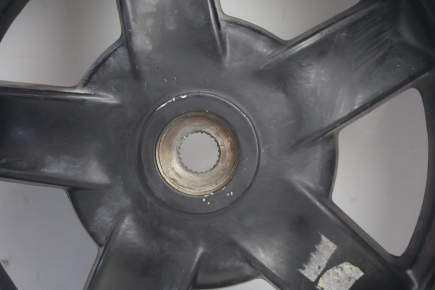 photo de JANTE ARRIÈRE ET PNEU PIAGGIO ZIP IGET 4T 50 (2021 - 2023) - Autre angle de vue