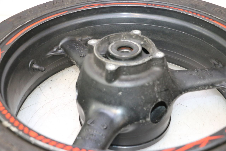 photo de JANTE ARRIÈRE ET PNEU KAWASAKI ZX-6R ZX6R 600 (1995 - 1997) - Points de fixation
