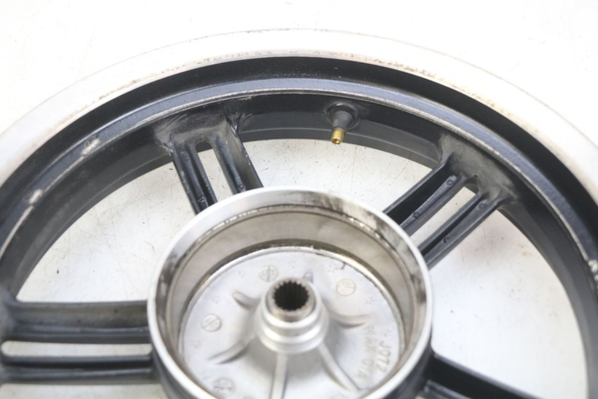 photo de JANTE ARRIERE KYMCO AGILITY 16+ 4T 50 (2018 - 2023) - Détails caractéristiques