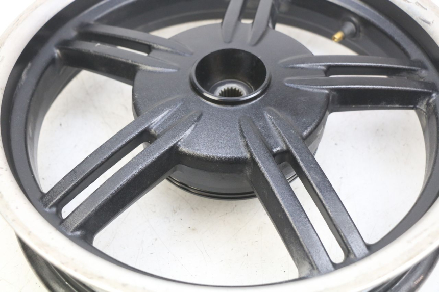 photo de JANTE ARRIERE KYMCO AGILITY 16+ 4T 50 (2018 - 2023) - État de surface