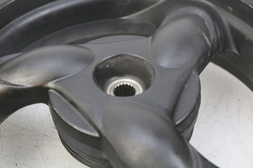 photo de JANTE ARRIERE KYMCO AGILITY 4T 50 (2018 - 2022) - Détails caractéristiques