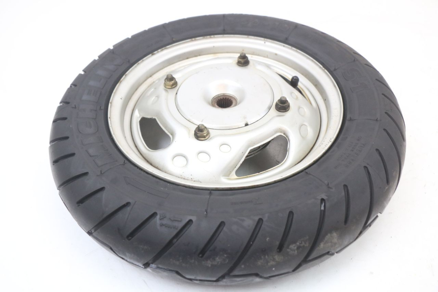 photo de JANTE ARRIERE KYMCO AGILITY PREMIUM 50 (2007 - 2010) - Gros plan technique