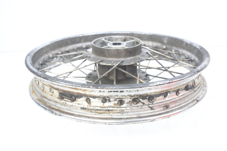 photo de JANTE ARRIERE ROYAL ENFIELD BULLET CLASSIC 500 (2017 - 2020) - Gros plan technique