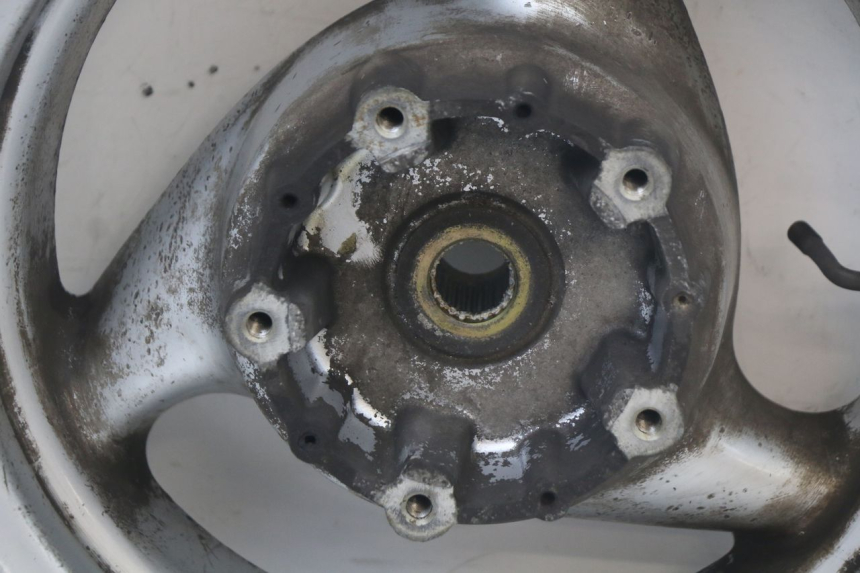 photo de JANTE ARRIERE BMW C1 125 (2000 - 2003) - Gros plan technique