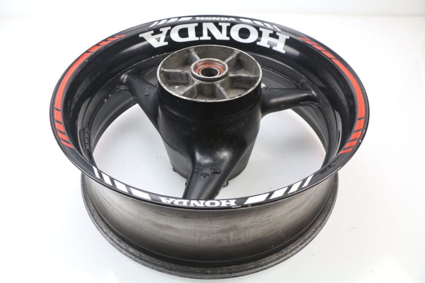 photo de JANTE ARRIERE HONDA CBR 929 RR FIREBLADE 900 (2000 - 2001) - Autre angle de vue