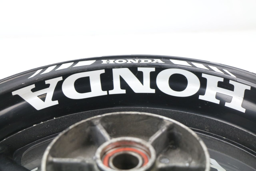 photo de JANTE ARRIERE HONDA CBR 929 RR FIREBLADE 900 (2000 - 2001) - Gros plan technique