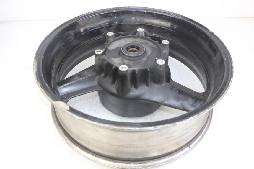 photo de JANTE ARRIERE HONDA CBR F SC25 1000 (1989 - 1992) - Gros plan technique