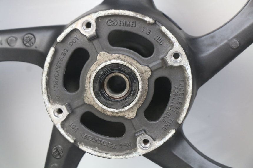 photo de JANTE ARRIERE HONDA CBRF CBR-F PC41 600 (2011 - 2013) - Gros plan technique