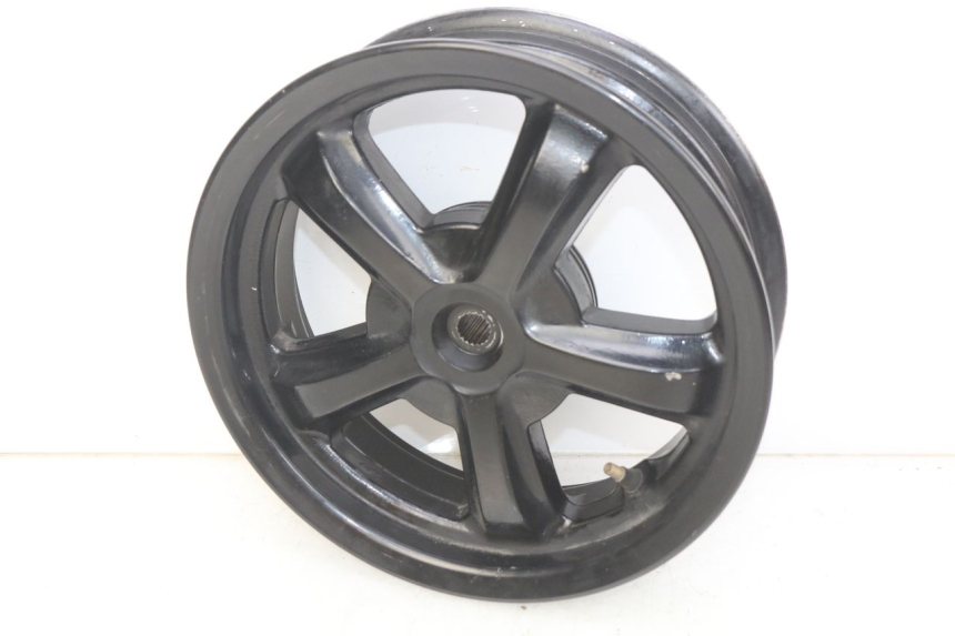 photo de JANTE ARRIERE SYM CROX 4T 50 (2016 - 2023) - Gros plan technique