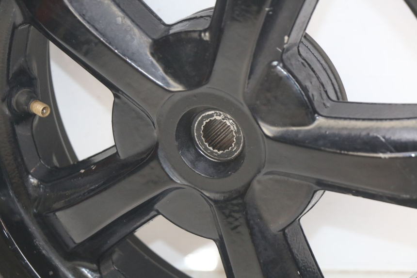 photo de JANTE ARRIERE SYM CROX 4T 50 (2016 - 2023) - Gros plan technique