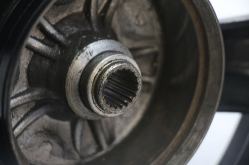 photo de JANTE ARRIERE SYM CROX 4T 50 (2016 - 2023) - Détails caractéristiques