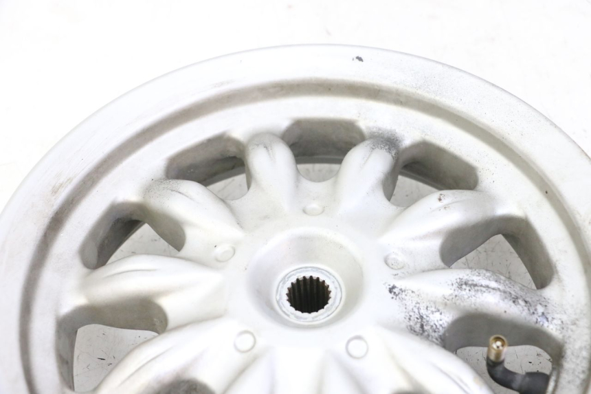 photo de JANTE ARRIERE DAELIM BESBI 125 (2007 - 2008) - Vue rapprochée