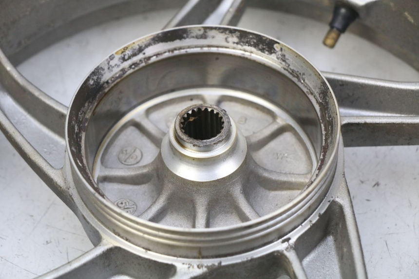 photo de JANTE ARRIERE SYM FIDDLE 2 50 (2008 - 2013) - Gros plan technique