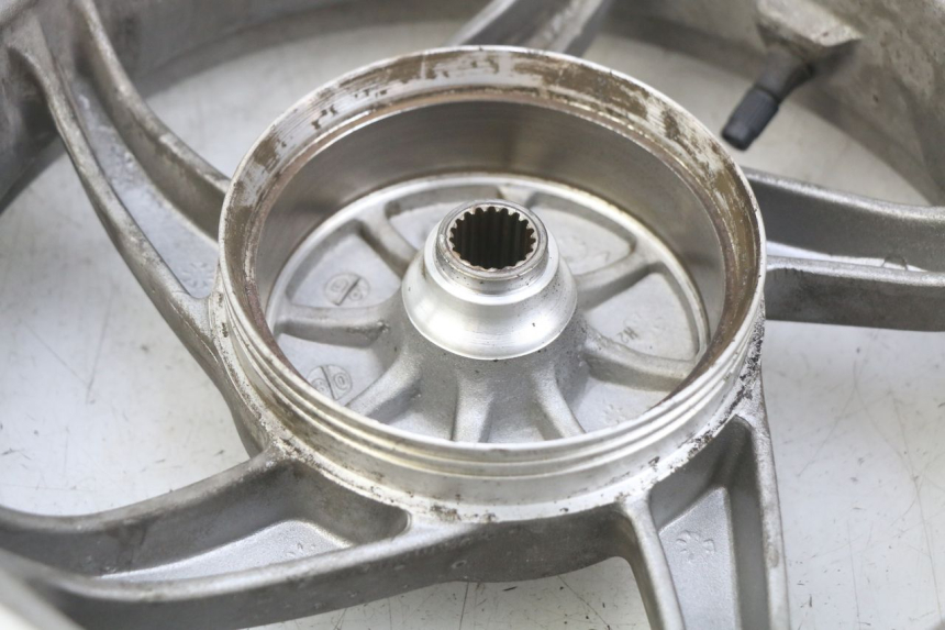 photo de JANTE ARRIERE SYM FIDDLE 2 50 (2008 - 2013) - Gros plan technique