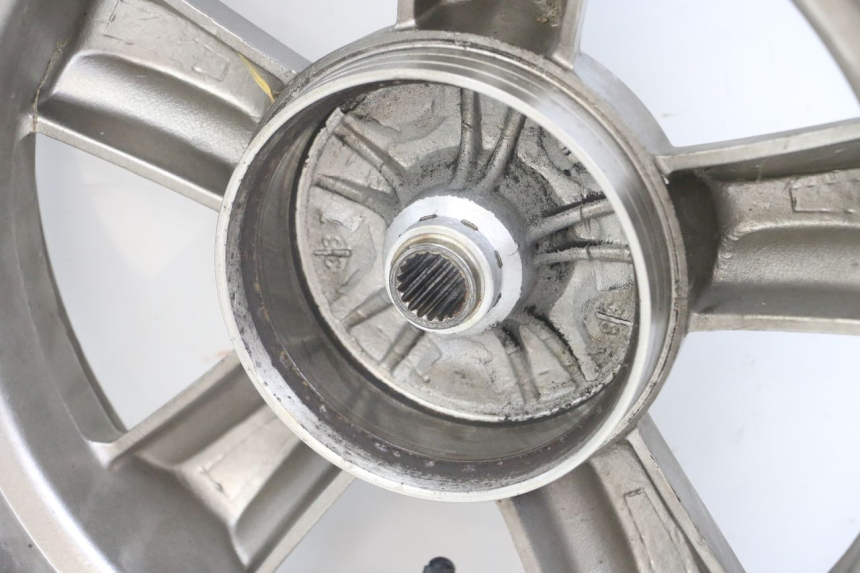 photo de Rear wheel rim SYM FIDDLE 3 III 50 (2014 - 2020) - Autre angle de vue