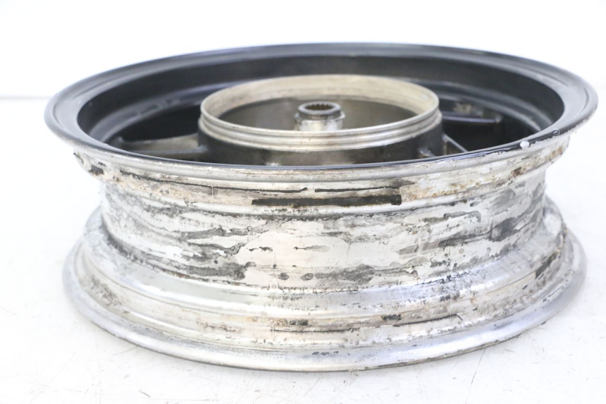 photo de JANTE ARRIERE SYM FIDDLE 125 (2008 - 2010) - Angle alternatif