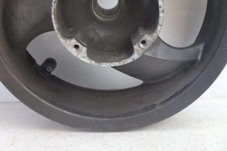 photo de JANTE ARRIERE HONDA FJS SILVER WING SILVERWING 400 (2005 - 2008) - Zoom état d’usage