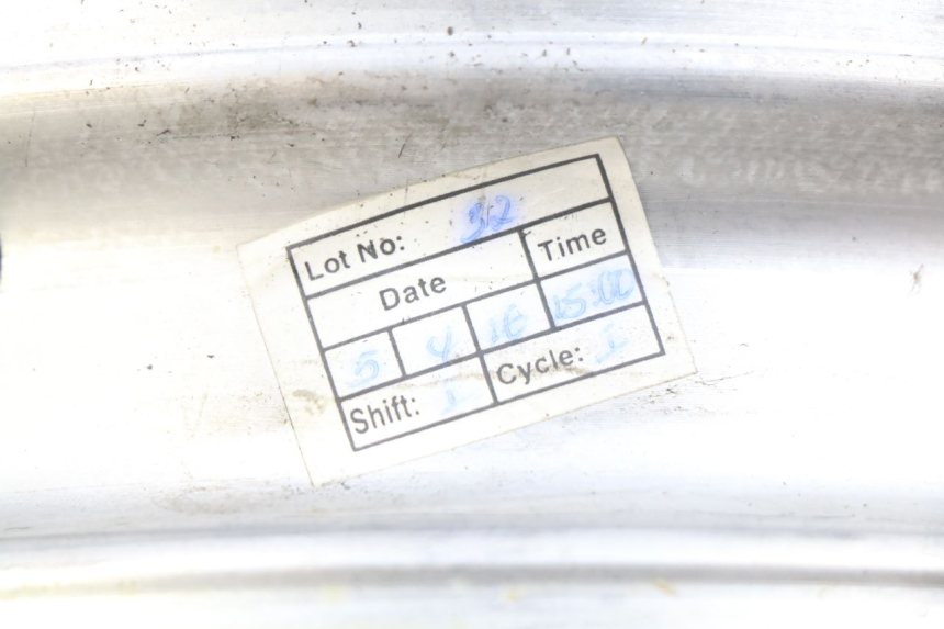 photo de JANTE ARRIERE PIAGGIO FLY 4T 50 (2013 - 2017) - Gros plan technique