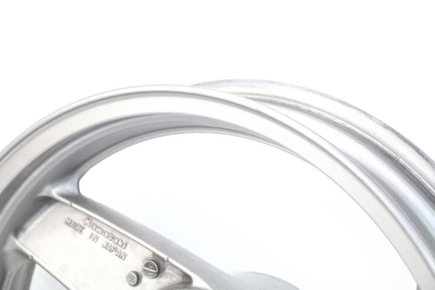 photo de JANTE ARRIERE KAWASAKI GPZ S 500 (1994 - 2005) - Gros plan technique