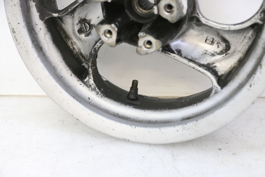 photo de JANTE ARRIERE KYMCO GRAND DINK 125 (2002 - 2007) - Zoom état d’usage