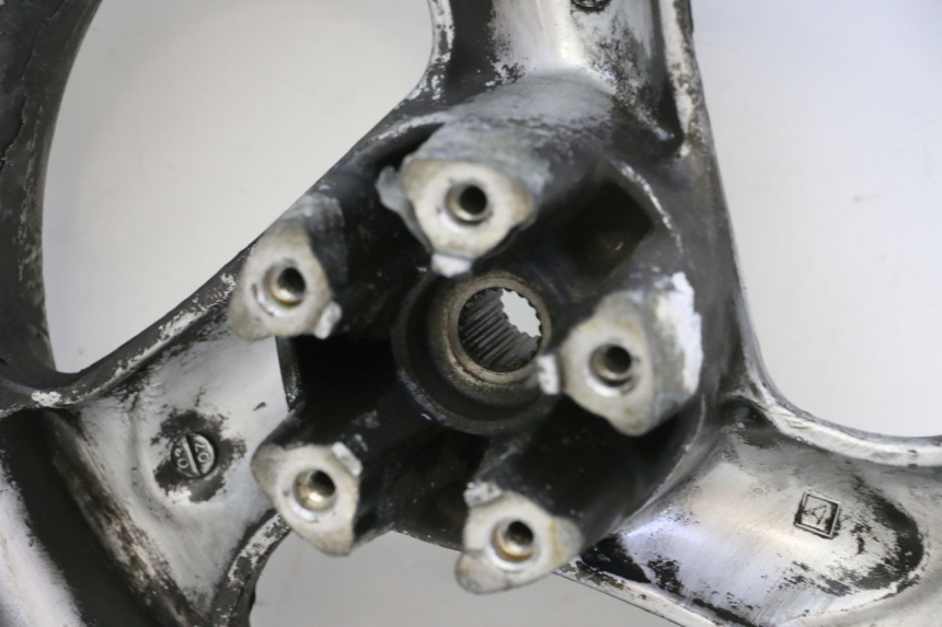 photo de JANTE ARRIERE KYMCO GRAND DINK 125 (2002 - 2007) - Vue d’ensemble