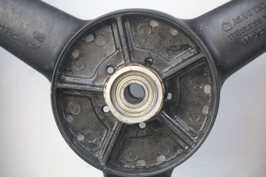 photo de JANTE ARRIERE SUZUKI GSF N BANDIT 600 (2000 - 2004) - Détails caractéristiques