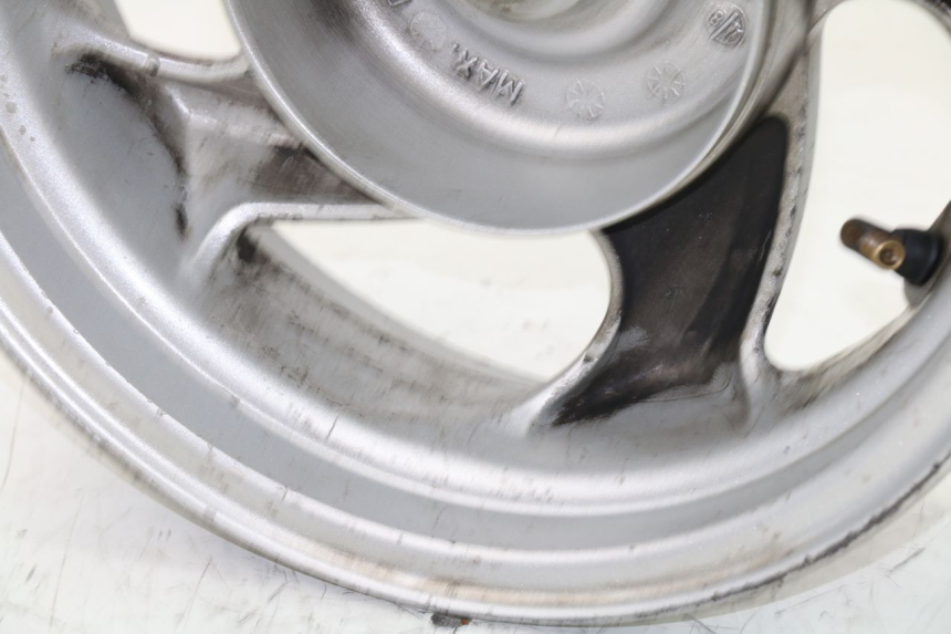 photo de JANTE ARRIERE SYM GTS EVO 125 (2009 - 2013) - Gros plan technique