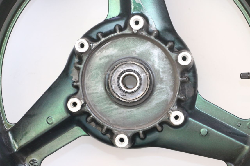 photo de JANTE ARRIERE HONDA CBR F 1000 (1993 - 1996) - Vue rapprochée